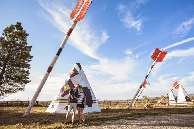 giant arrows in the desert roadside attraction, travel tips